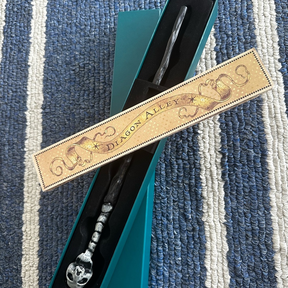 Harry Potter Universal Studios Wand- Brand NEW